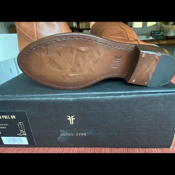 Frye pull on boots - Picture 2 of 3